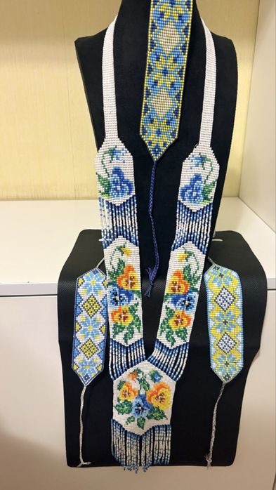 Гердан і браслети ручної роботи