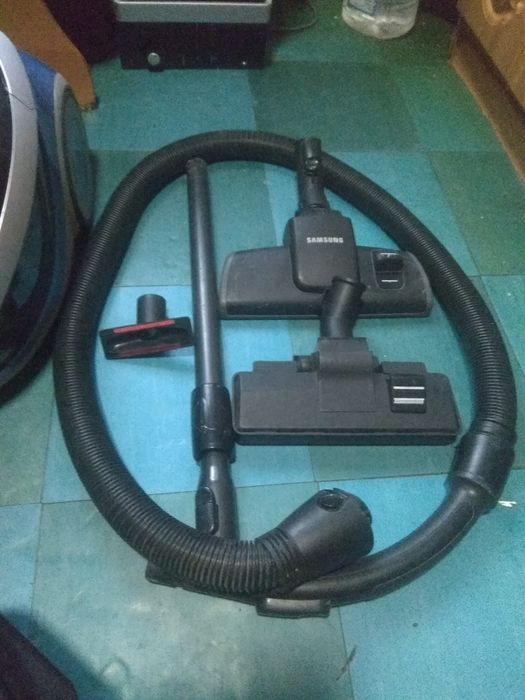 Доставка. Рабочий пылесос Самсунг