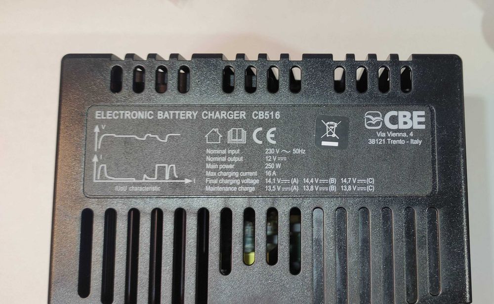 Carregador Automático de Baterias 12V CBE CB516 16A
