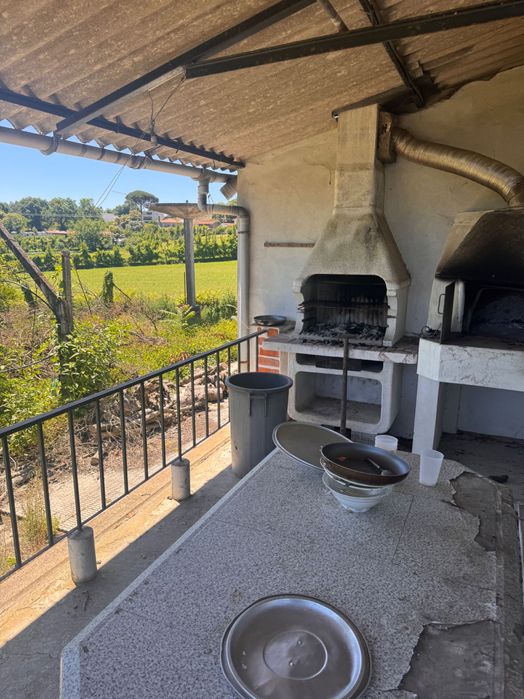Alugar quarto em pequena quinta com área de lazer