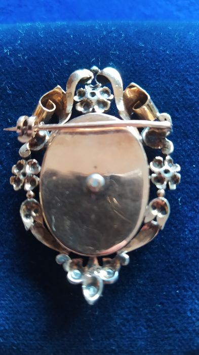 Peças de prata com ouro