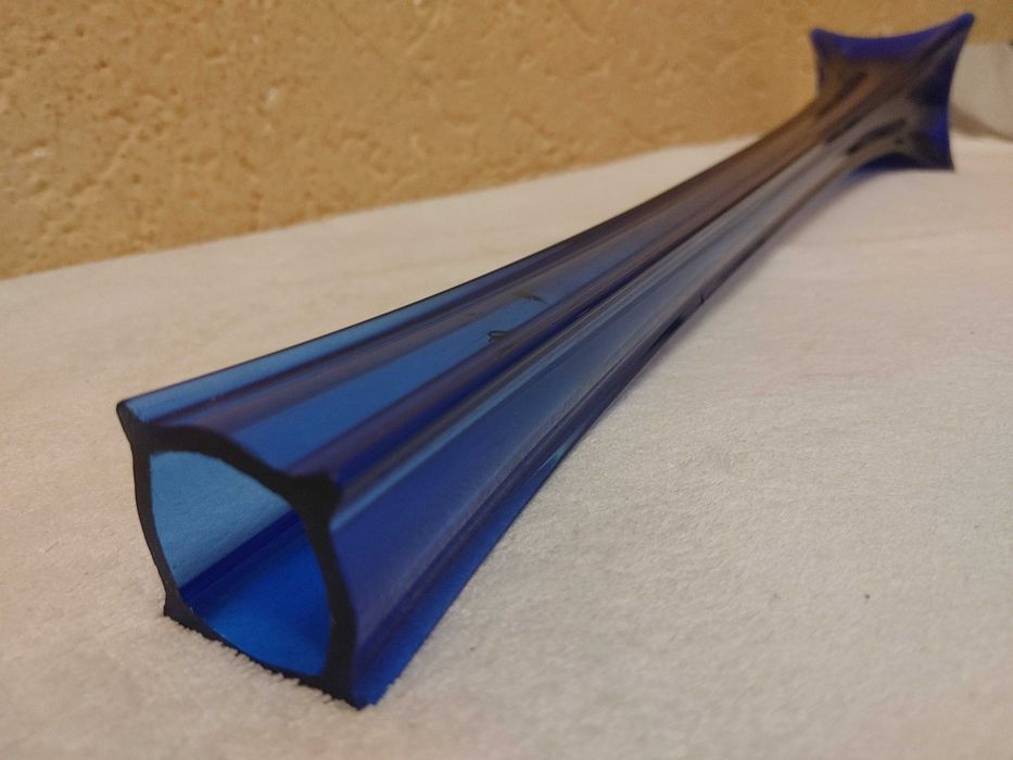 Wazon z blekitnego szlka artystycznego