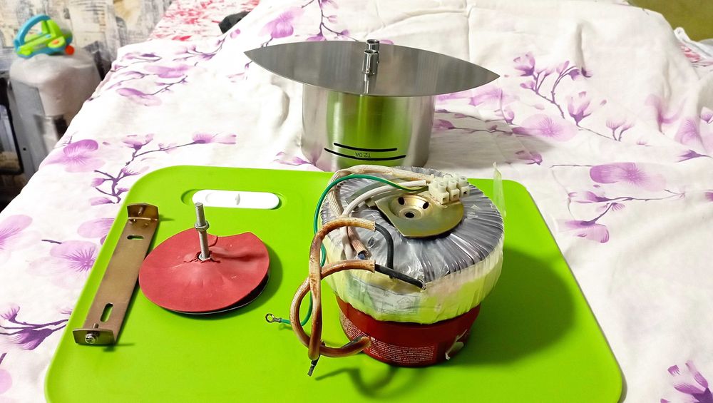 Трансформатор 250 Ватт с экранирующим колпаком Германия