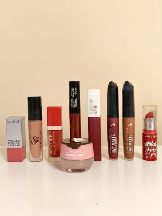 Zestaw szminek, pomadek