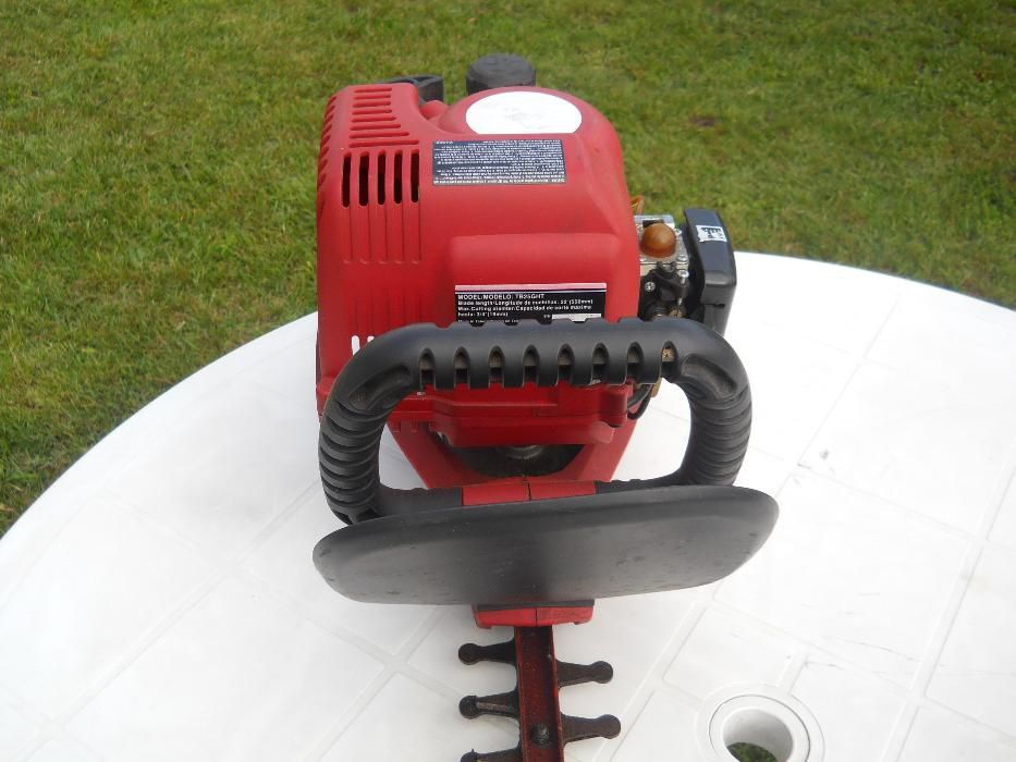 Spalinowe nożyce do żywopłotu