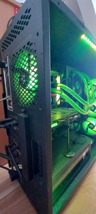 PC–Ryzen 3900X | GTX 1080 Ti | 32 GB RAM | Alphacool Eisbaer 360 AIO