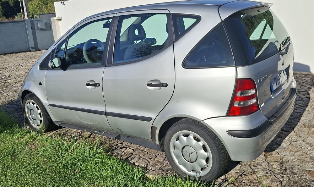 Mercedes-Benz Classe A 140 Classic com Câmara traseira e Sensores de estacionamento