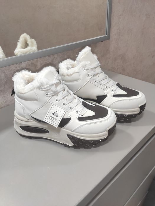 Ботинки женские зимние, в разных цветах