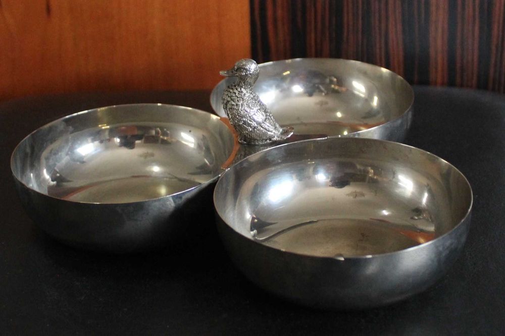 Petisqueira, metal com três compartimentos, vintage da década de 1970