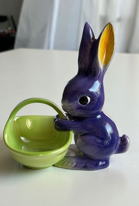 Figurka Goebel zając królik z koszykiem bunny