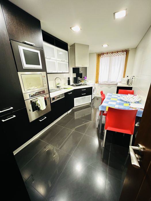 T2 equipado e parcialmente mobilado, no INFANTADO