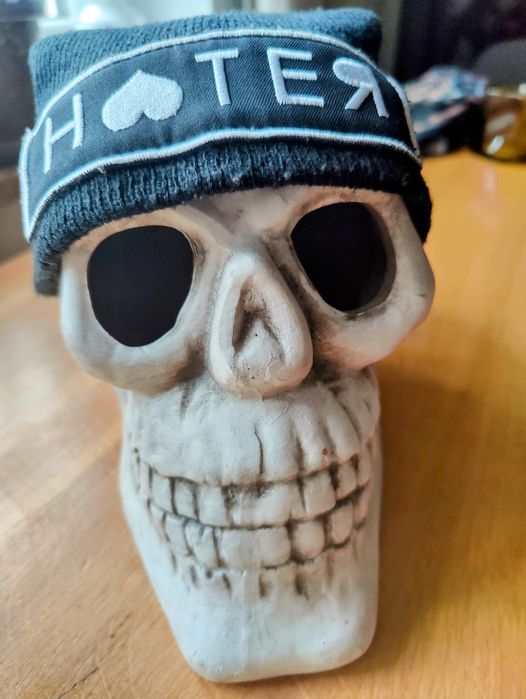 Czapka smerfetka firmy Rebell, czarna, napis „Hoter”