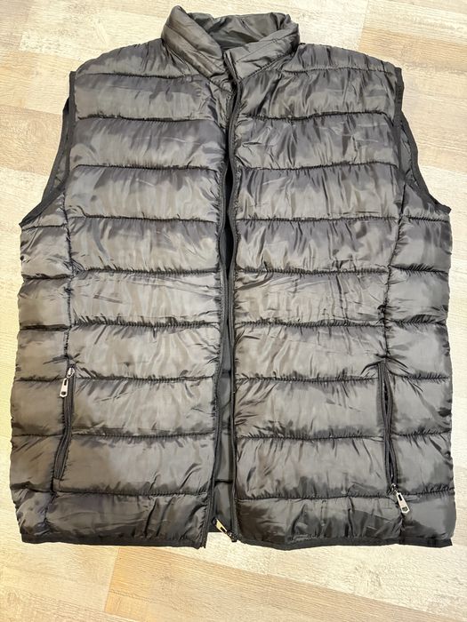 Жилетка (безрукавка)новая