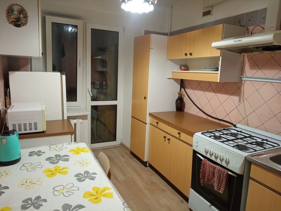 Своя  3 к. квартира  біля  м.КПі