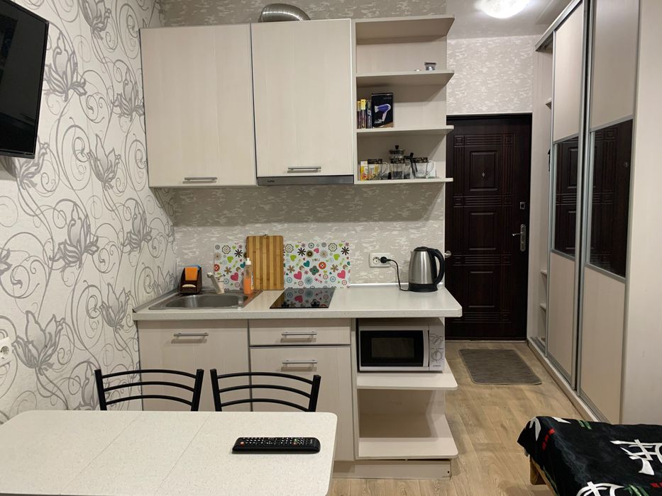 Здам  свою студію біля метро