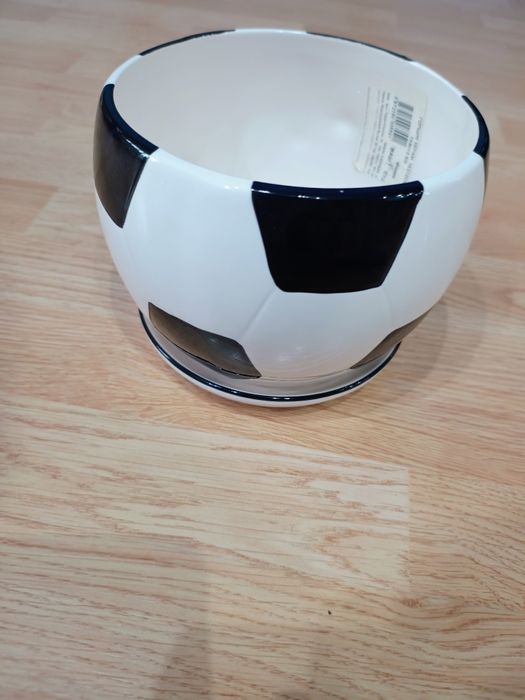 Горшок ( Кашпо ) для цветов в виде футбольного мяча