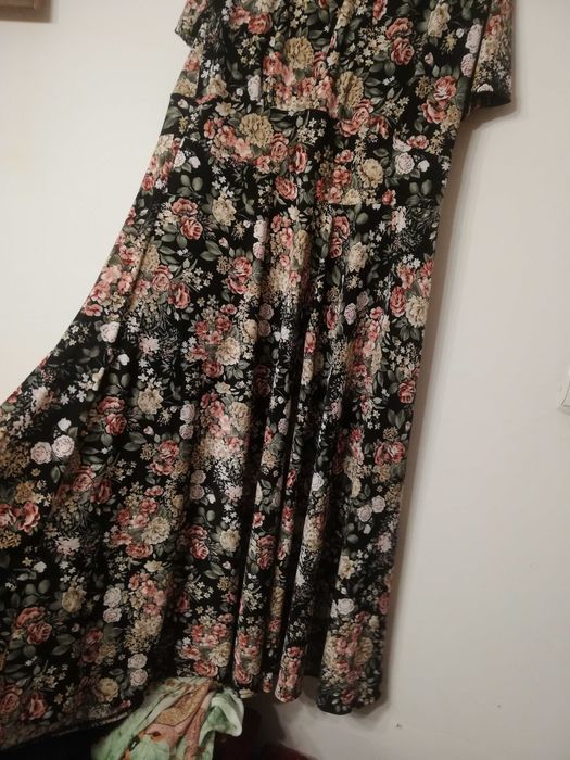 Sukienka w kwiaty 44/46