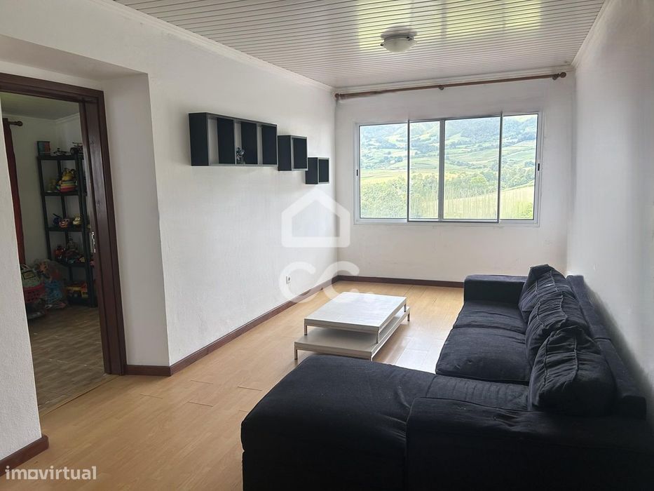 Moradia com 4 Quartos - Nossa Senhora dos Remédios - Povoação