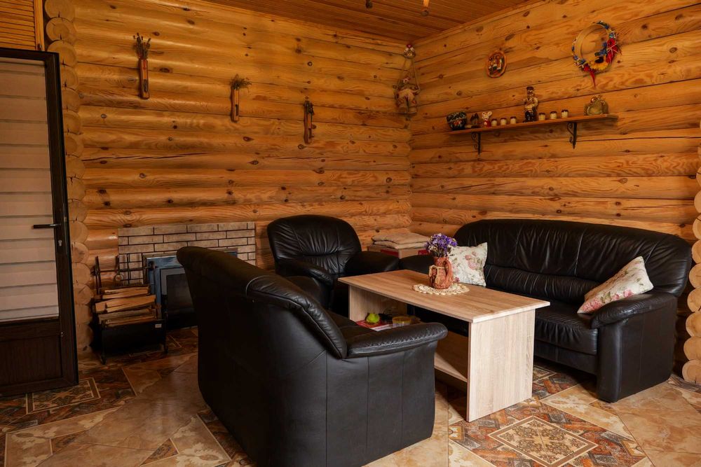 Просторе домоволодіння в передмісті, поблизу лісу!