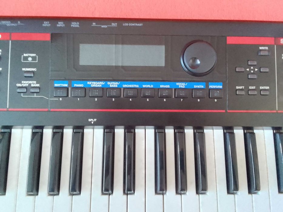 Roland Juno Di Syntezator