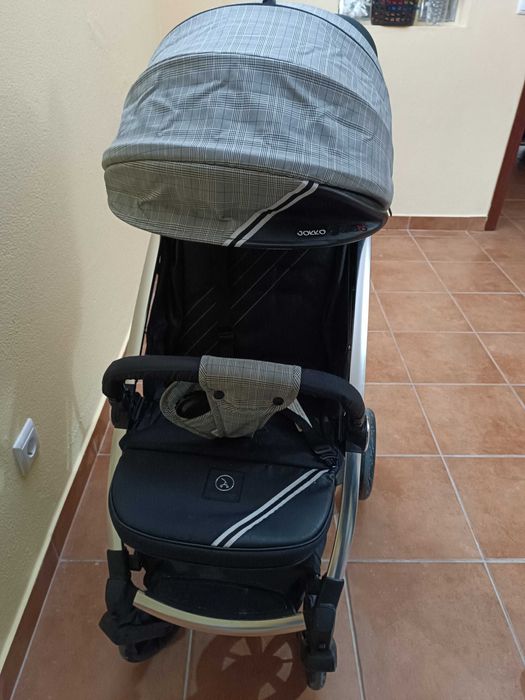 Carrinho de passeio compacto