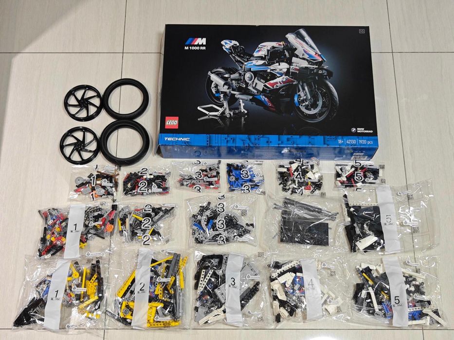 LEGO Technic BMW M 1000 RR 42130