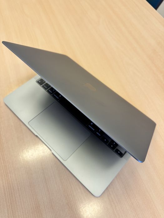 MacBook Air M1, 8GB RAM, dysk 256GB. Stan idealny, bateria 100