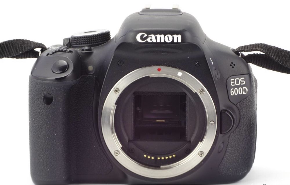 Цифрова фотокамера EOS 600D