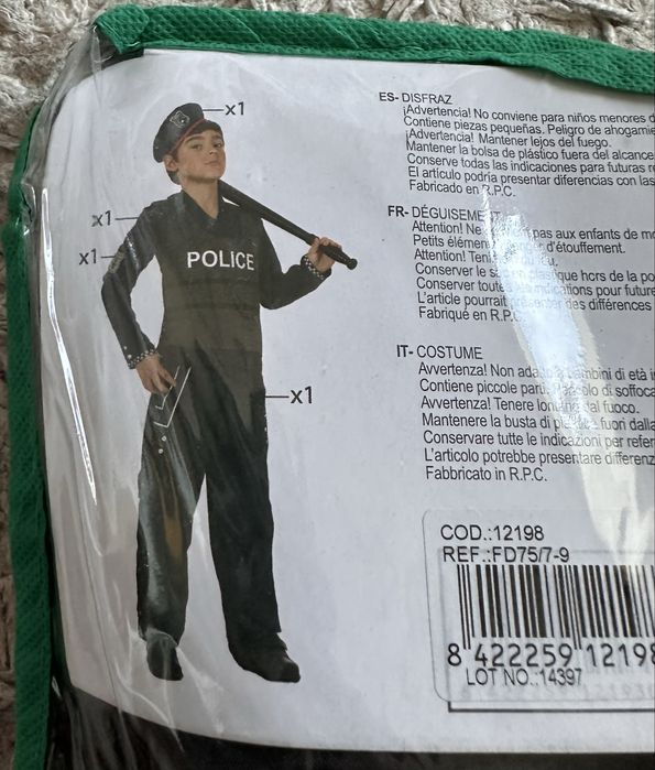 Disfarce de carnaval de policia menino