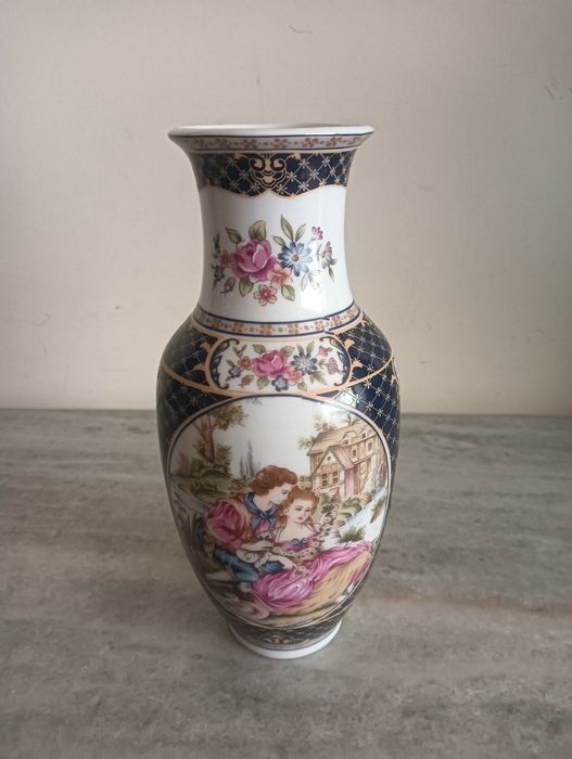 Jarra japonesa com motivos florais