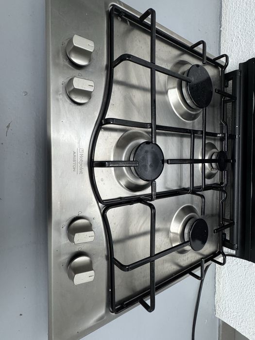 Placa a gás Ariston - com tampa em vidro.