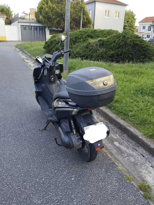 Keeway Cityblade 125 | Ideal para Cidade | Muito Estimada| com capacetes e baú