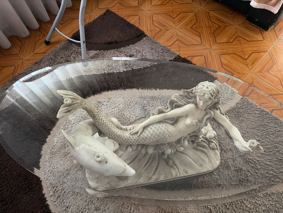 Mesa de sala de marfenite e vidro