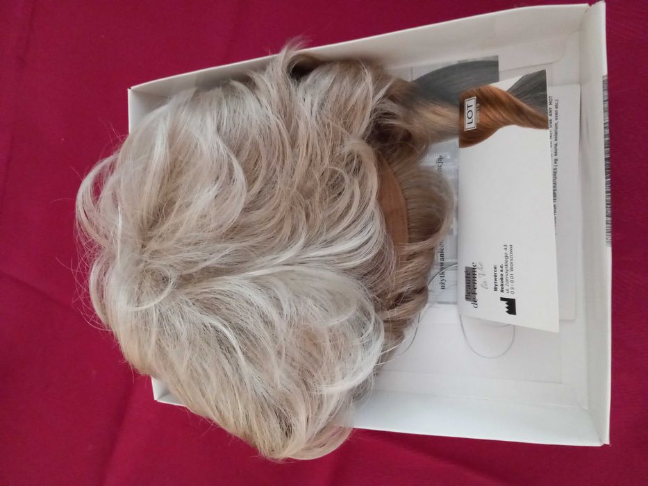 Piękna peruka - nowa