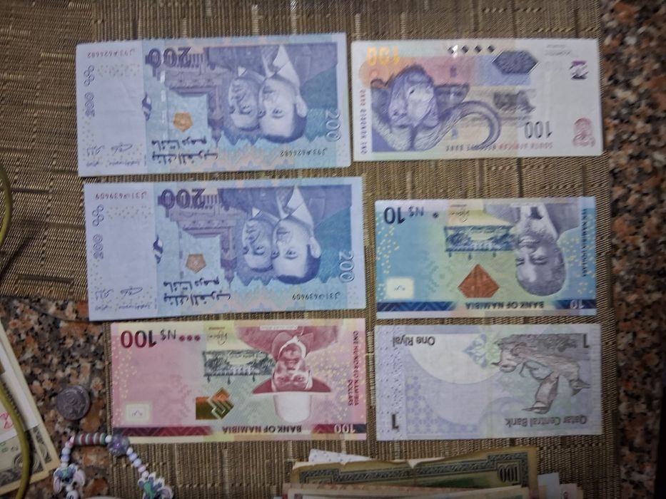 Lote de Notas do Mundo (Omã, Marrocos, Namíbia e Qatar)