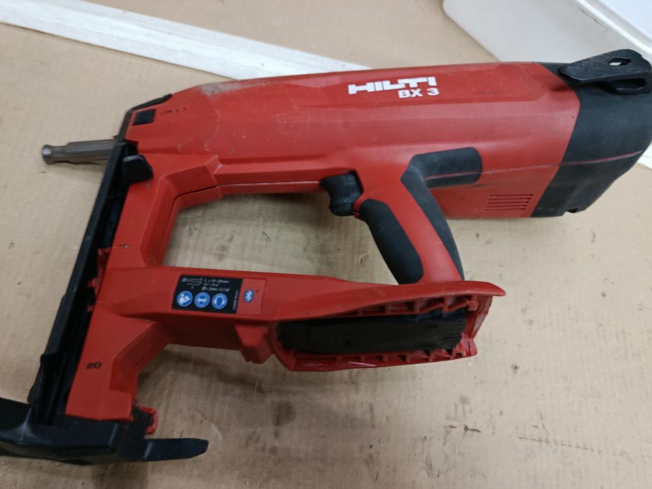 Sprzedam osadzał hilti uszkodzony