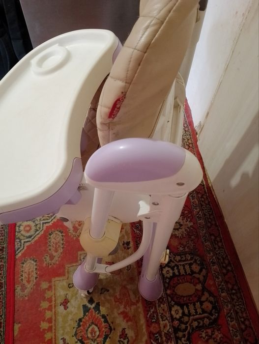 Дитячий столикк для годування