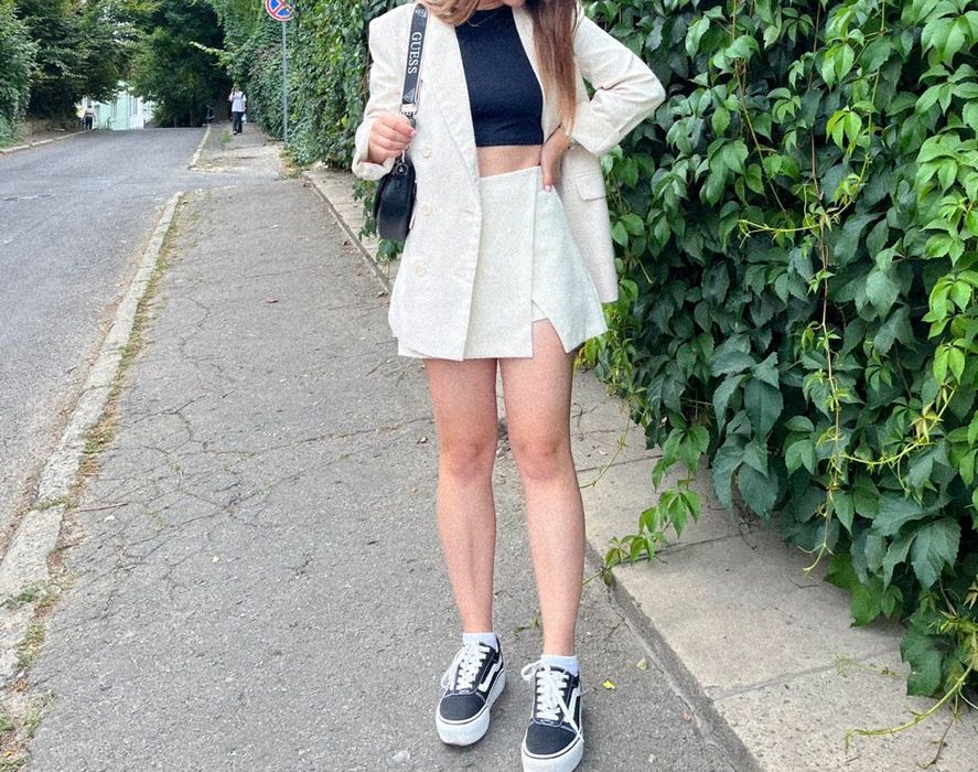 костюм спідниця-шорти молочний