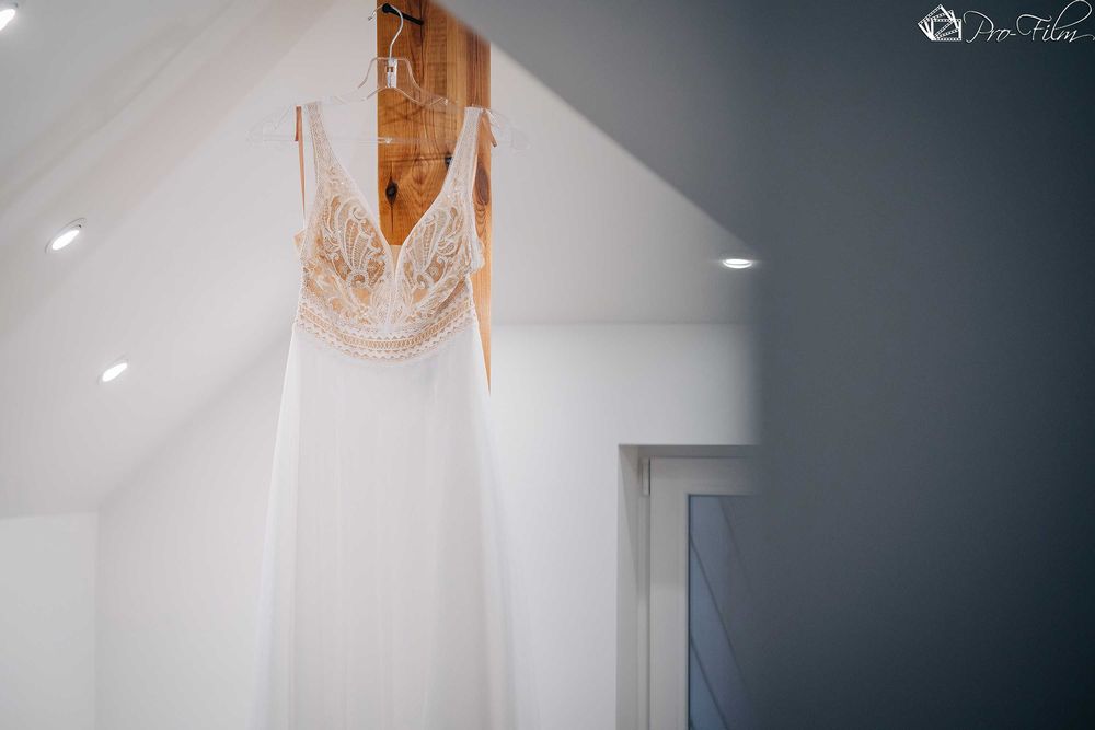 Suknia ślubna + sweterek + welon