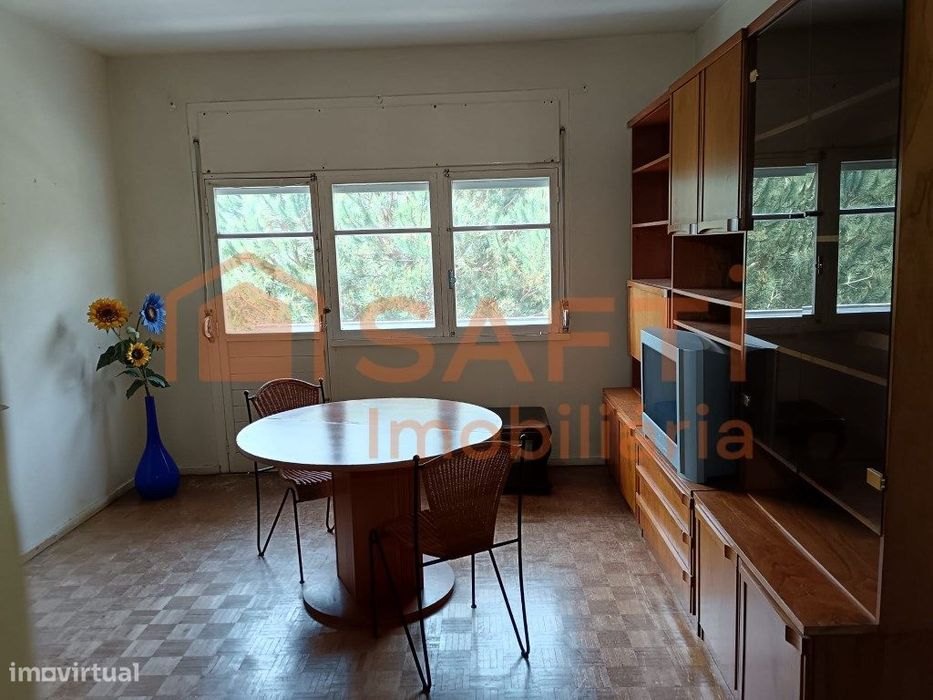 Apartamento T3 com varandas em zona verde em Queluz