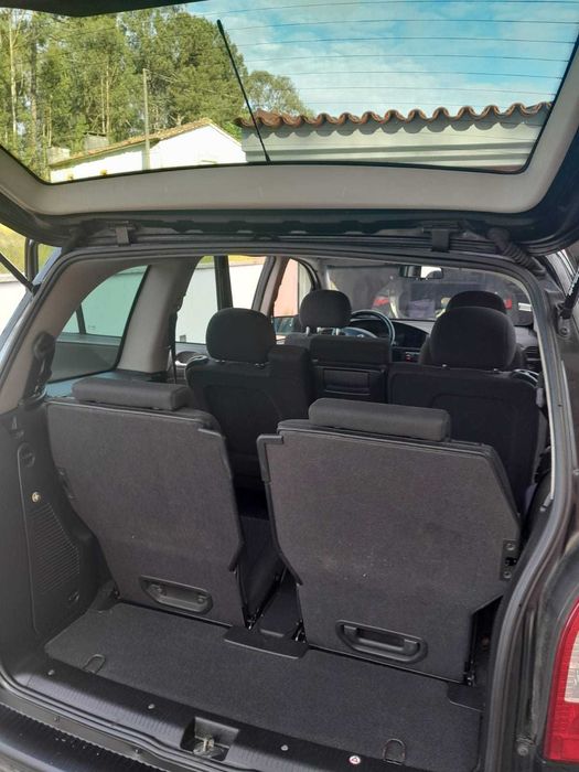 Opel Zafira 2.2 DTI 7 Lugares Nacional
