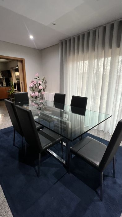 Mesa de jantar mais 6 cadeiras