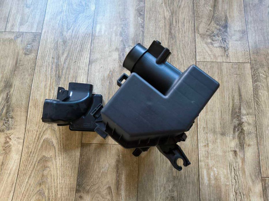 Корпус повітряного фільтра на Nissan Sentra B18 2019 - 24 Воздуховод