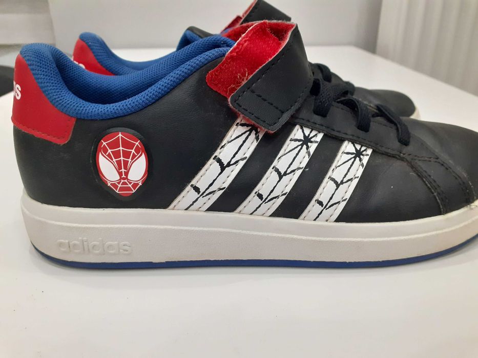 Dziecięce buty Adidas Grand Court Spider-Man Marvel r. 34 (21 cm) rzep JS0742