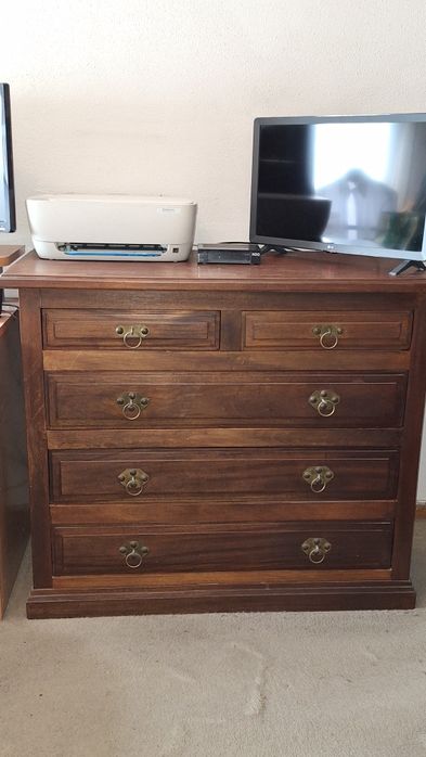 Cómoda de quarto em madeira maciça