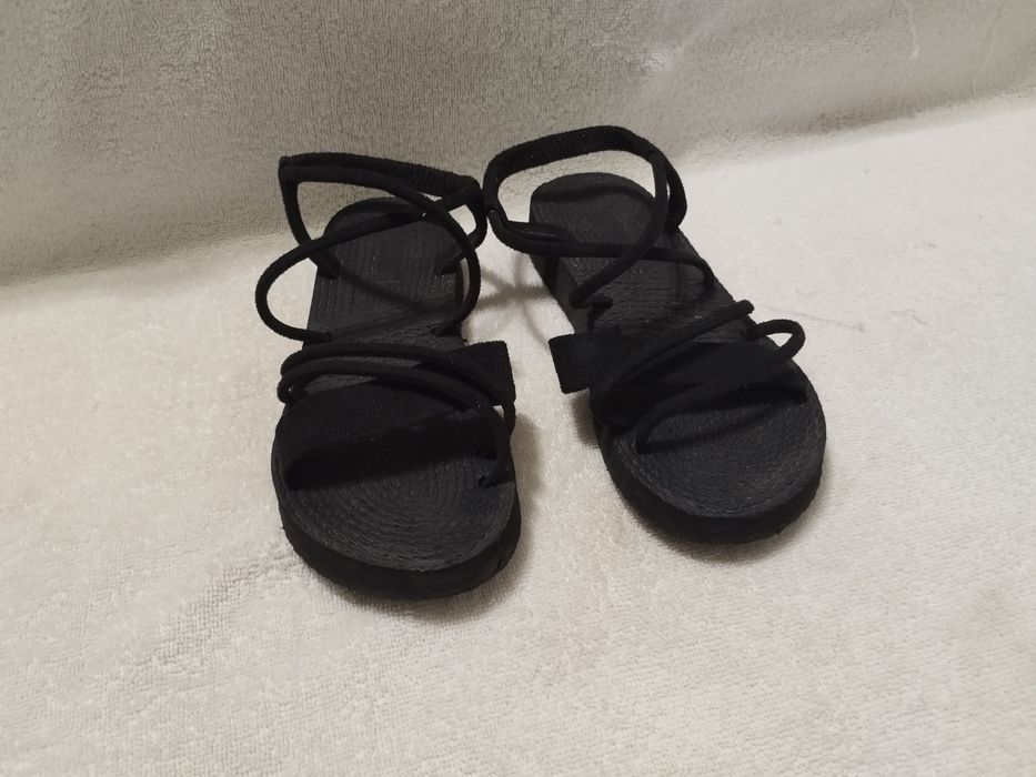 Чорні легенькі босоніжки