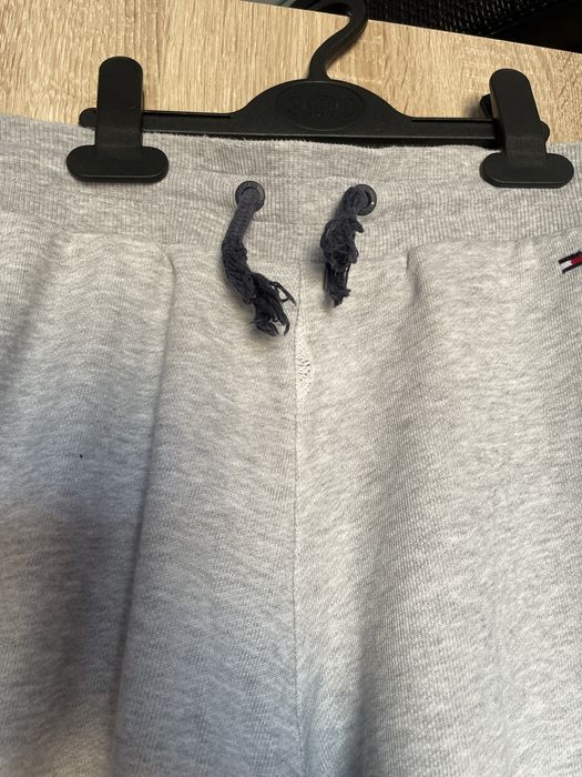 Spodnie dresowe Tommy Hilfiger z lampasami