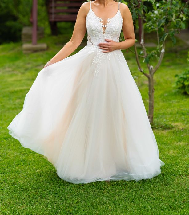 Suknia ślubna rozmiar 34/36 z długim welonem