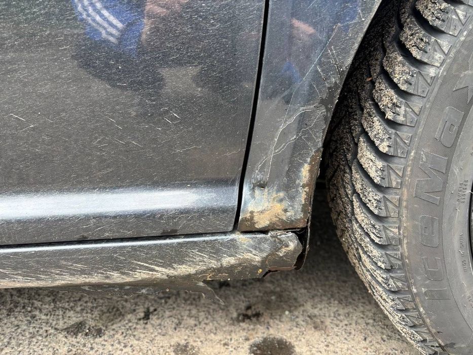 Авто golf 4 дизель 1,9 (військовим, бо ввезено через фонд)
