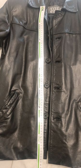 Casaca em Pele de Cor Preto